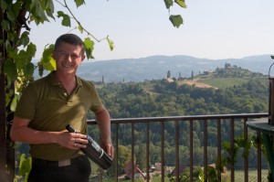 Besonders die Aussicht der Terrasse hat Michael Nowaczyk überzeugt, ein Gasthaus an der Weinstraße zu eröffnen. 