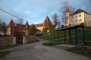 Das Schloss Spielfeld befindet sich in der Nähe der Volksschule am Eingang der südsteirischen Weinstraße. 