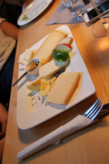 Käseplatte: vielfältiger Geschmack, vegetarisch! (Foto: Ulrike Elsneg)