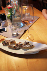 Die Nachspeise: "Quittenschnitten" (Foto: Ulrike Elsneg)