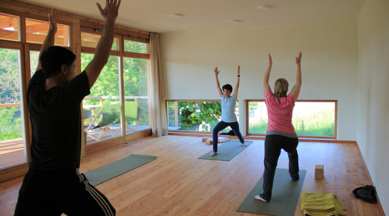 Yoga Margit Weingast Tauss (c) Ulrike Elsneg TV Die Suedtseirische Weinstraße (36)