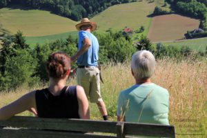 Sensenmähkurs mit Jürgen Rausch-Schott (c) Ulrike Elsneg