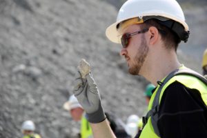 Erlebnis Erdgeschichte - Fossiliensuche in Retznei (c) Ulrike Elsneg TV Die Südsteirische Weinstraße