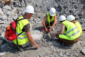 Erlebnis Erdgeschichte - Fossiliensuche in Retznei (c) Ulrike Elsneg TV Die Südsteirische Weinstraße